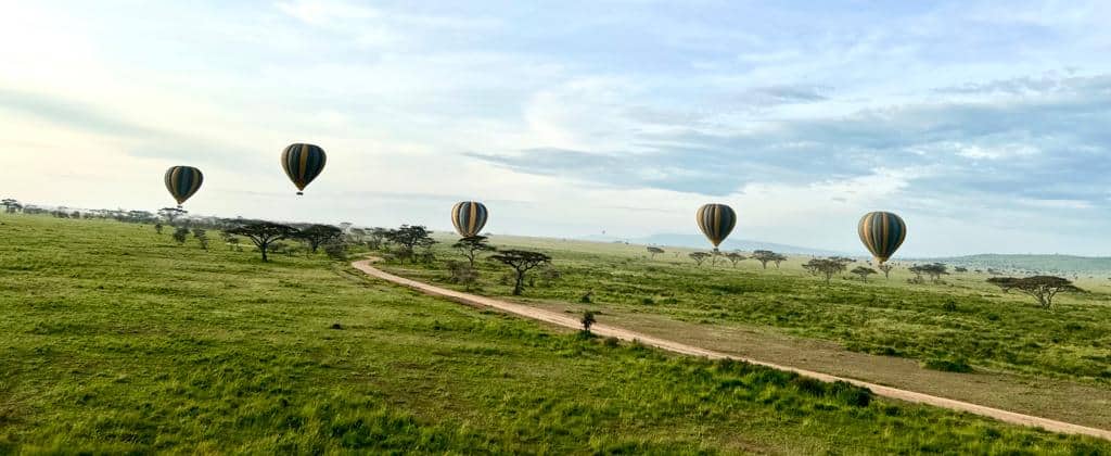 hot air baloon over the serengeti
