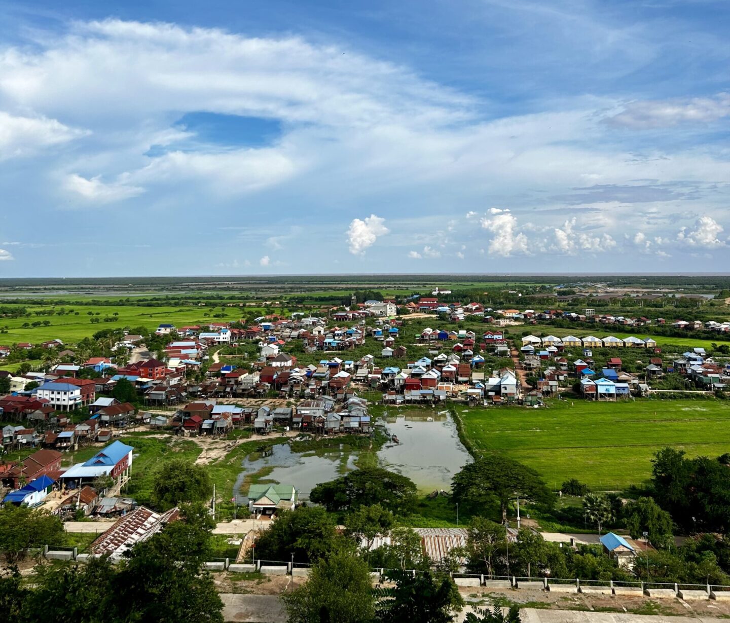 tonle sap lake floating village