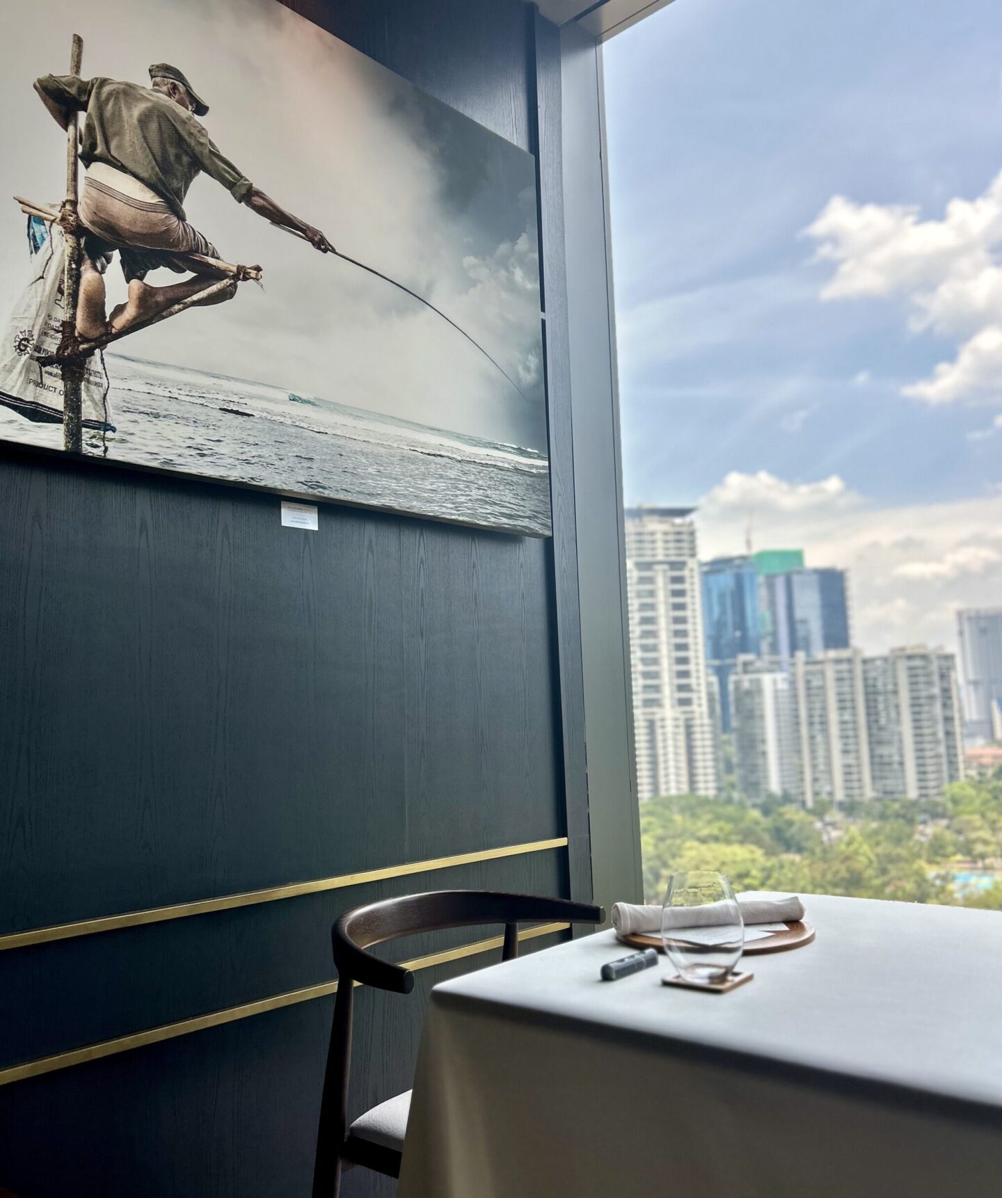 why eating out alone is awesome