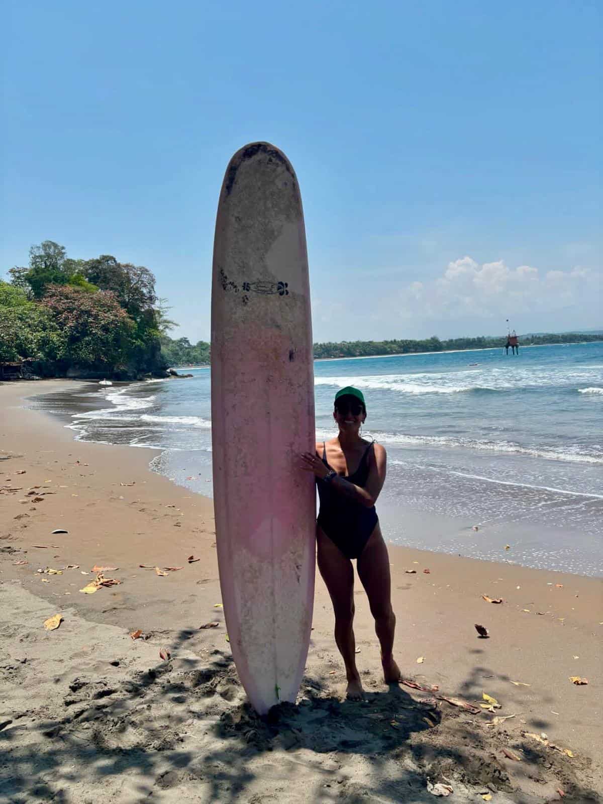 travel and surf guide to batukaras