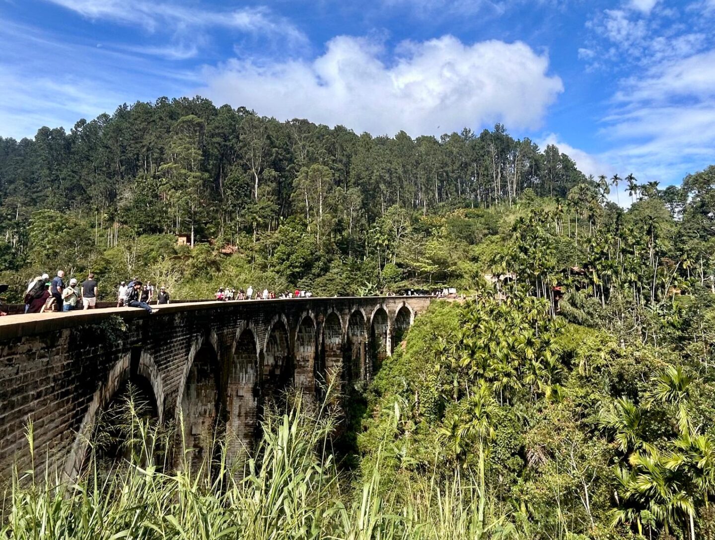 nine arches bridge elle sri lanka